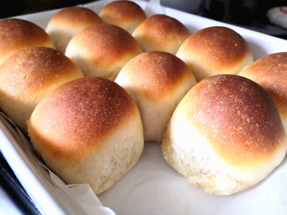 Soft Milk Bread Buns – Tendres Pains au Lait
